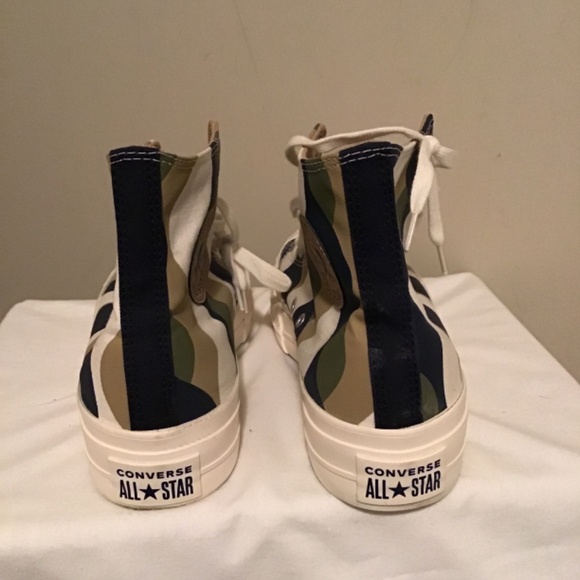 😎CONVERSE, size 9.5, worn twice, see photos , no box - Picture 2 of 5